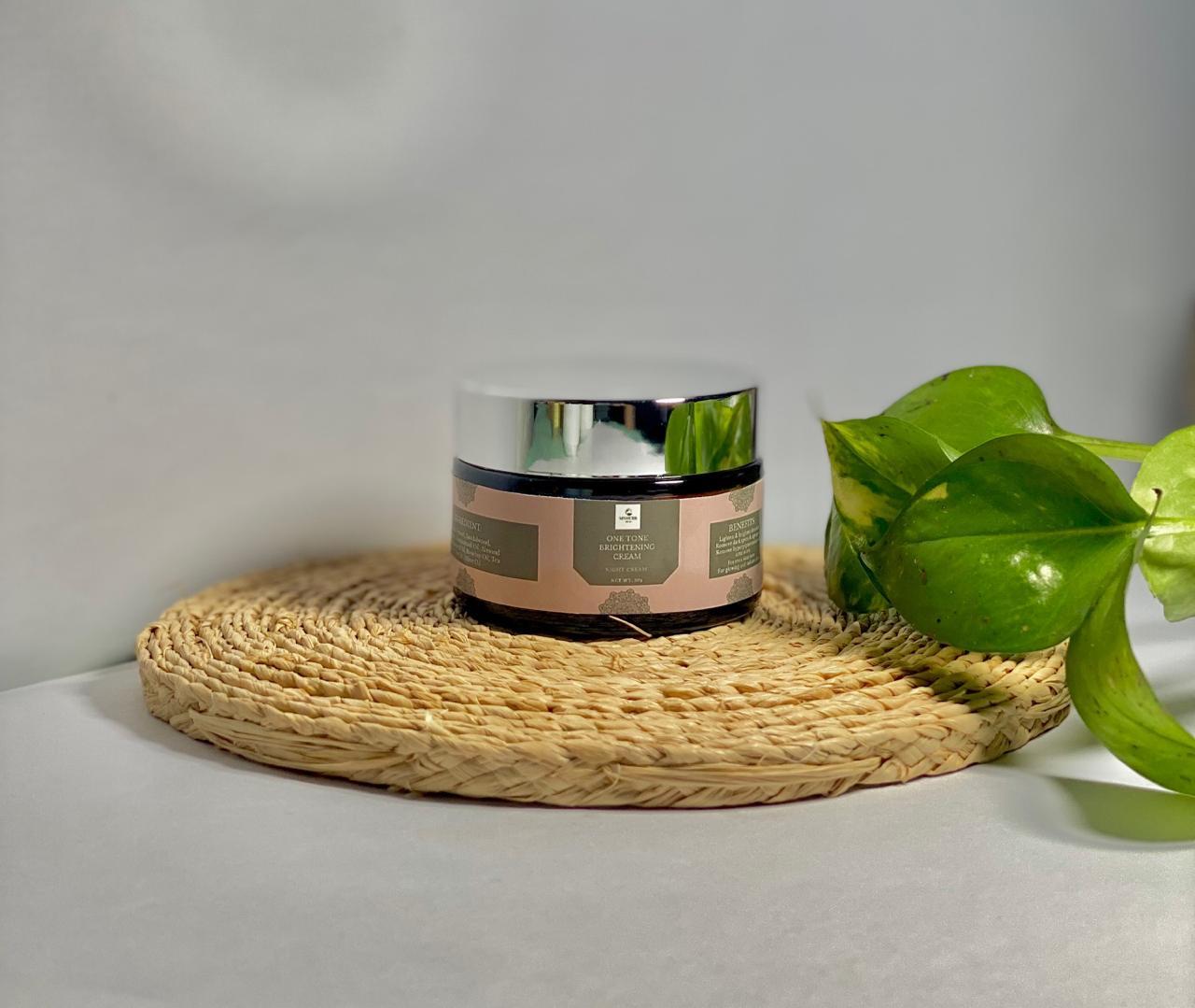 ONE TONE BRIGHTENING CREAM